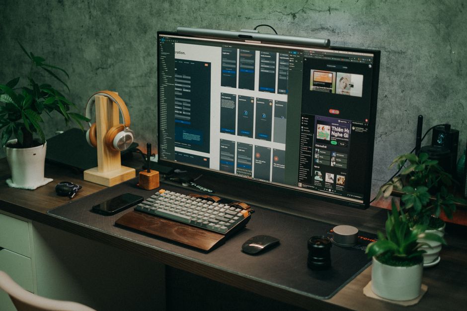 Minimalistički home office setup